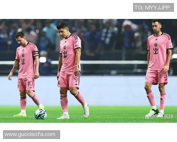 球星足球广告大挑战展现极限技艺与激情碰撞，足球之王演绎梦想与坚持